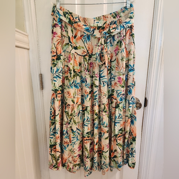 HP🥳Floral Skirt - Picture 1 of 5